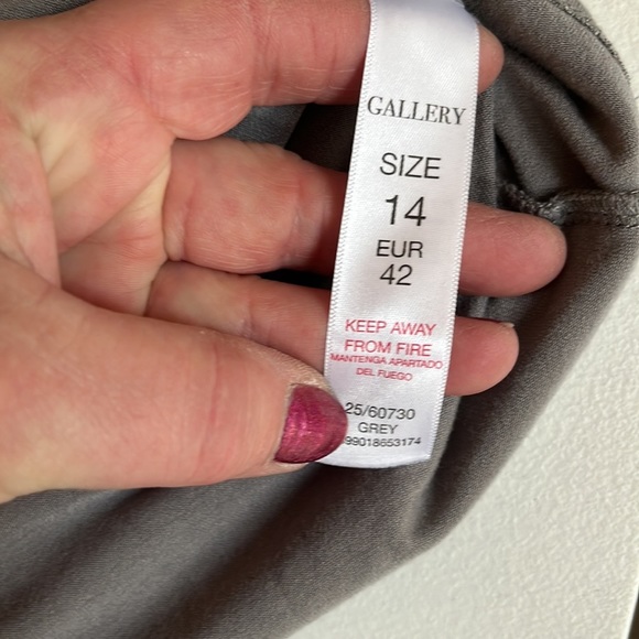 Gallery size large gray / taupe lace lined short sleeve  tee - Picture 11 of 14